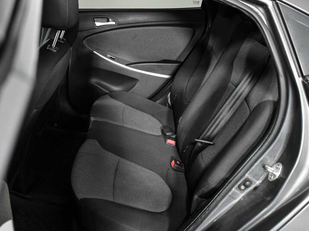 Hyundai Solaris с пробегом — 2014 год. Фото: #9