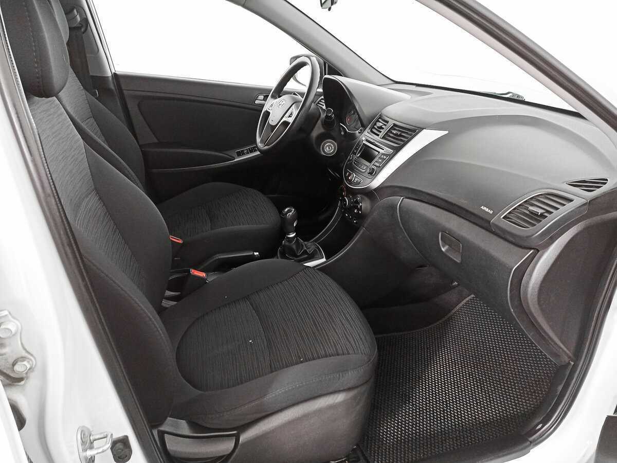 Hyundai Solaris с пробегом — 2015 год. Фото: #8