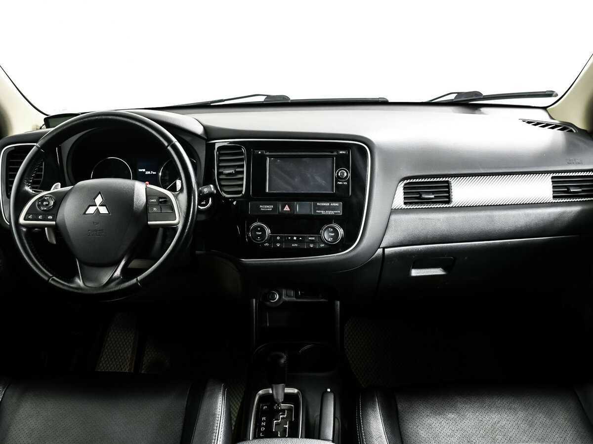 Mitsubishi Outlander с пробегом — 2015 год. Фото: #10