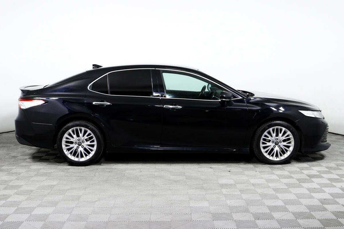 Toyota Camry с пробегом — 2018 год. Фото: #3