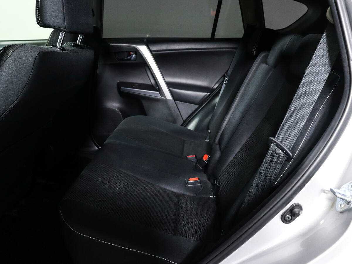 Toyota RAV4 с пробегом — 2016 год. Фото: #9