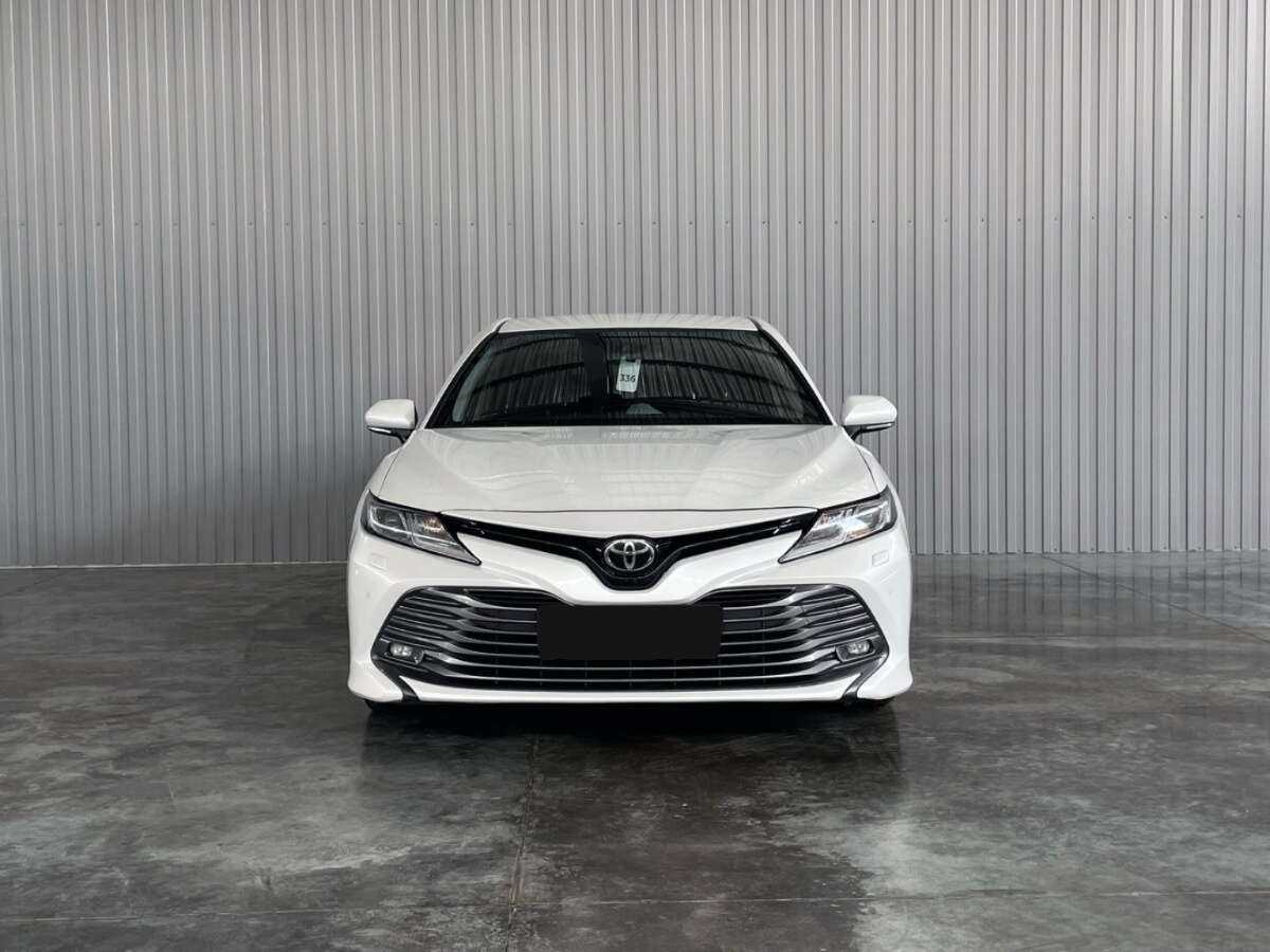 Toyota Camry с пробегом — 2018 год. Фото: #1