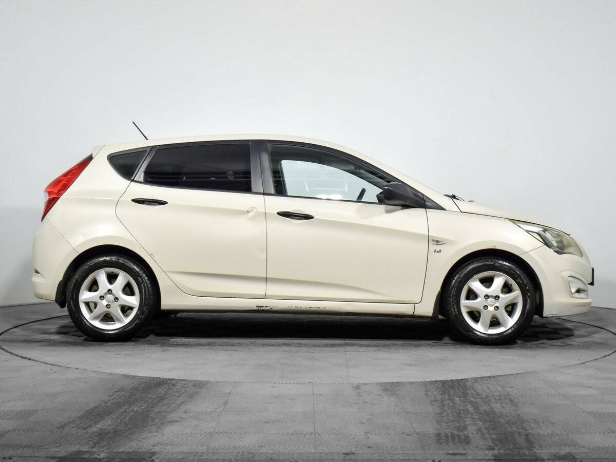 Hyundai Solaris с пробегом — 2015 год. Фото: #3