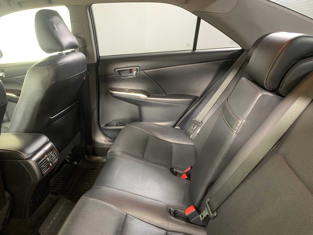 Toyota Camry с пробегом — 2016 год. Фото: #16