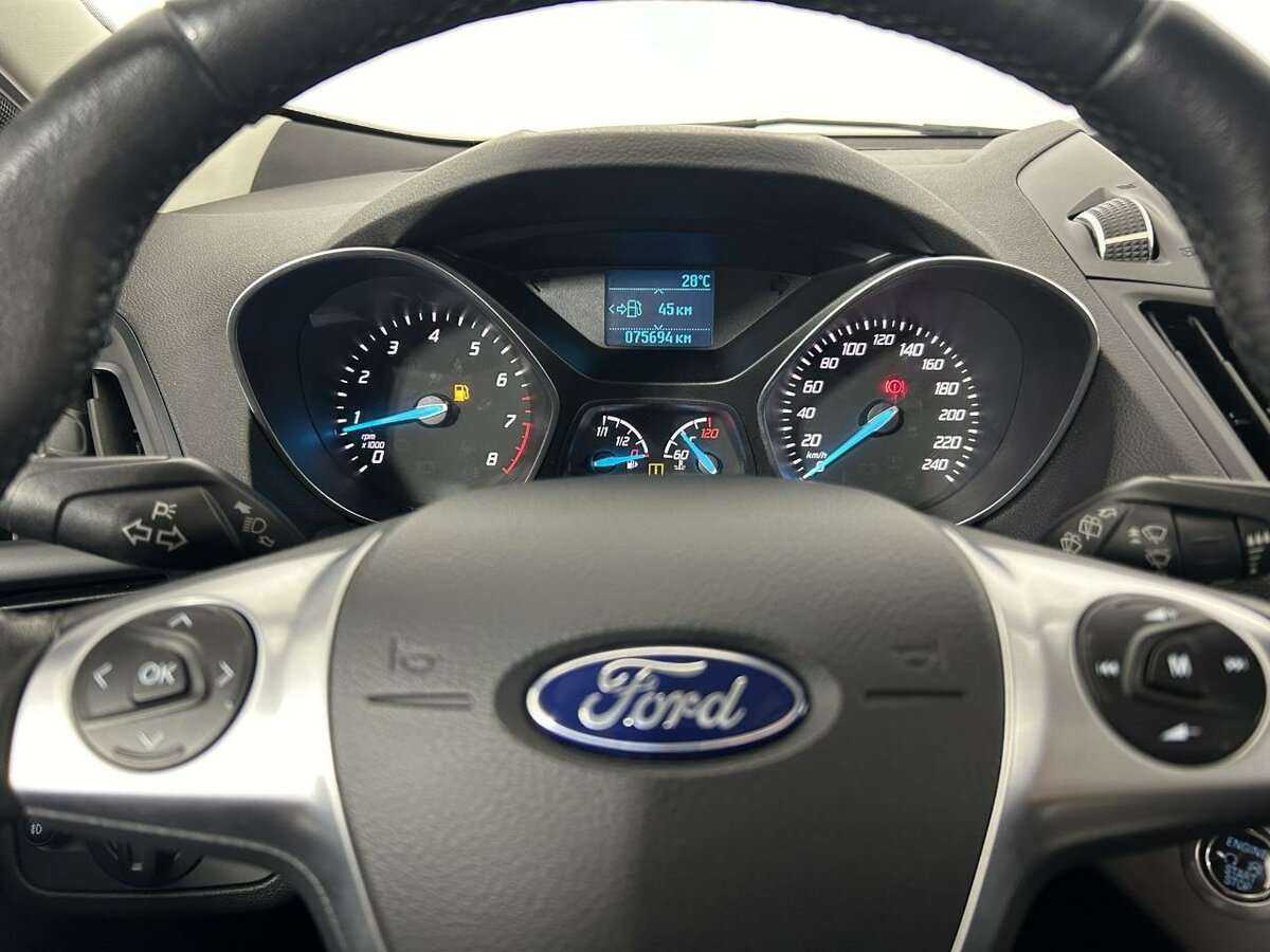 Ford Kuga с пробегом — 2015 год. Фото: #10
