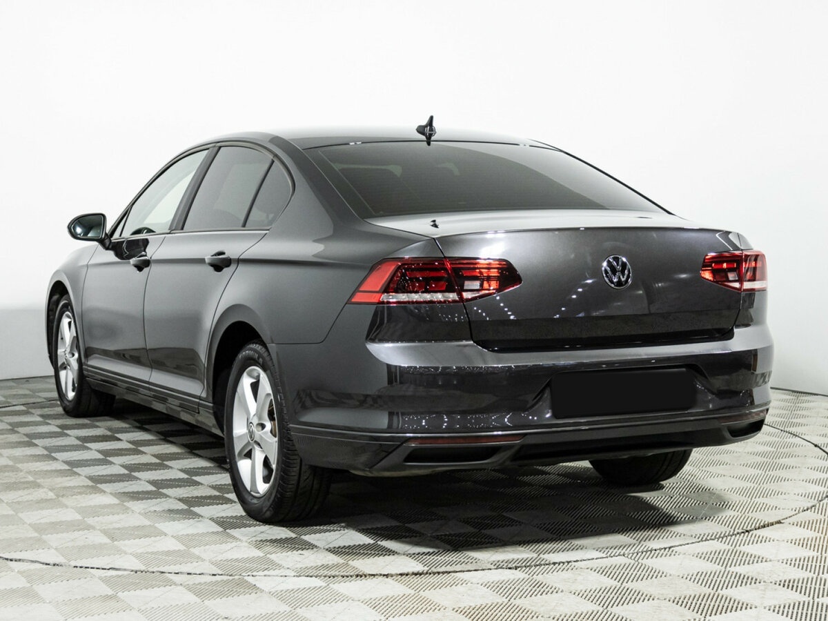 Volkswagen Passat с пробегом — 2021 год. Фото: #6