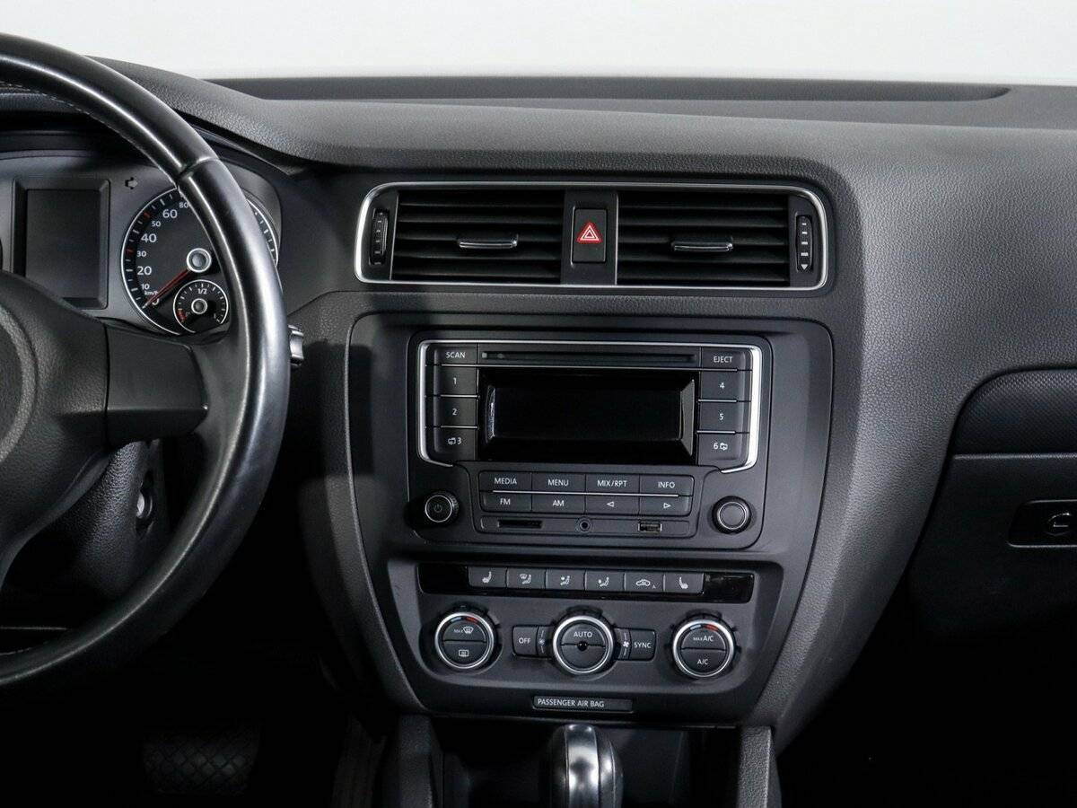 Volkswagen Jetta с пробегом — 2014 год. Фото: #10