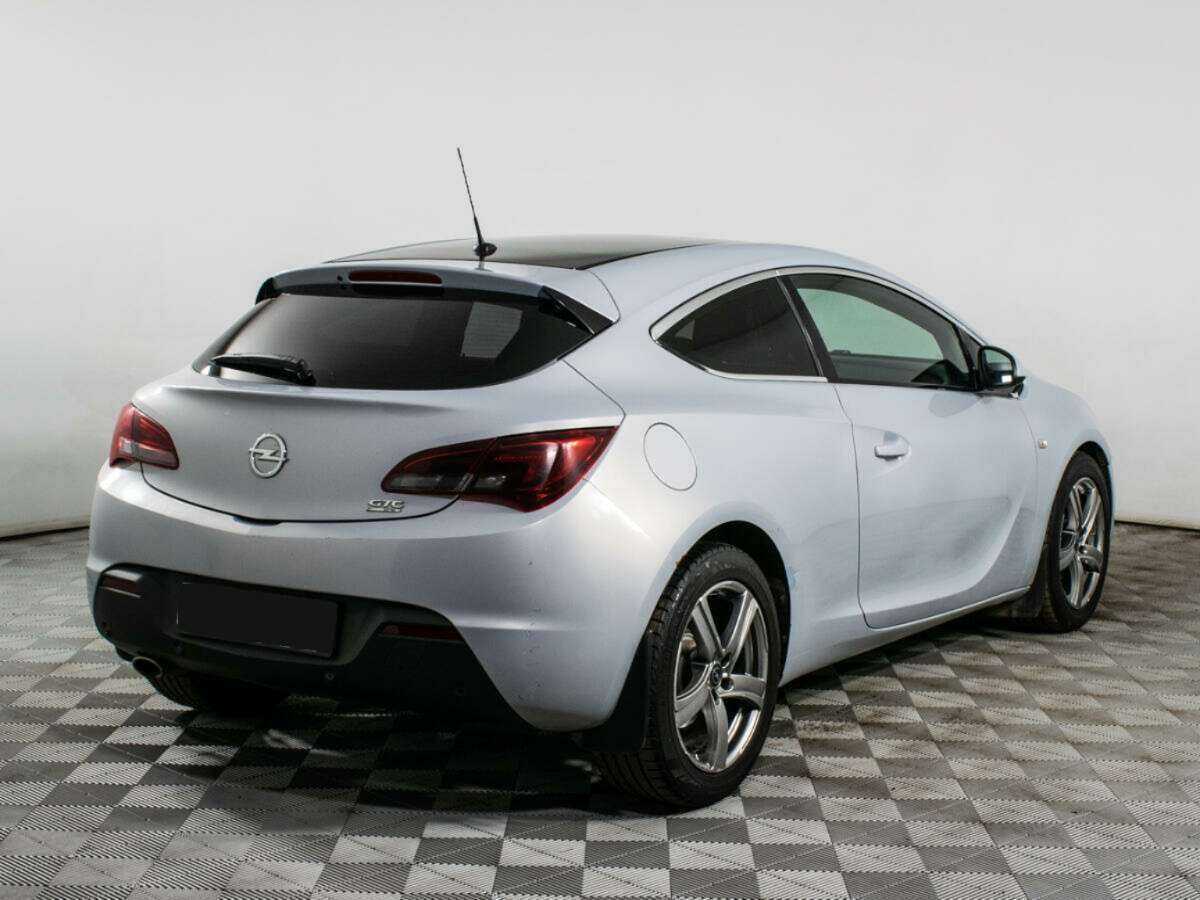 Opel Astra с пробегом — 2012 год. Фото: #4