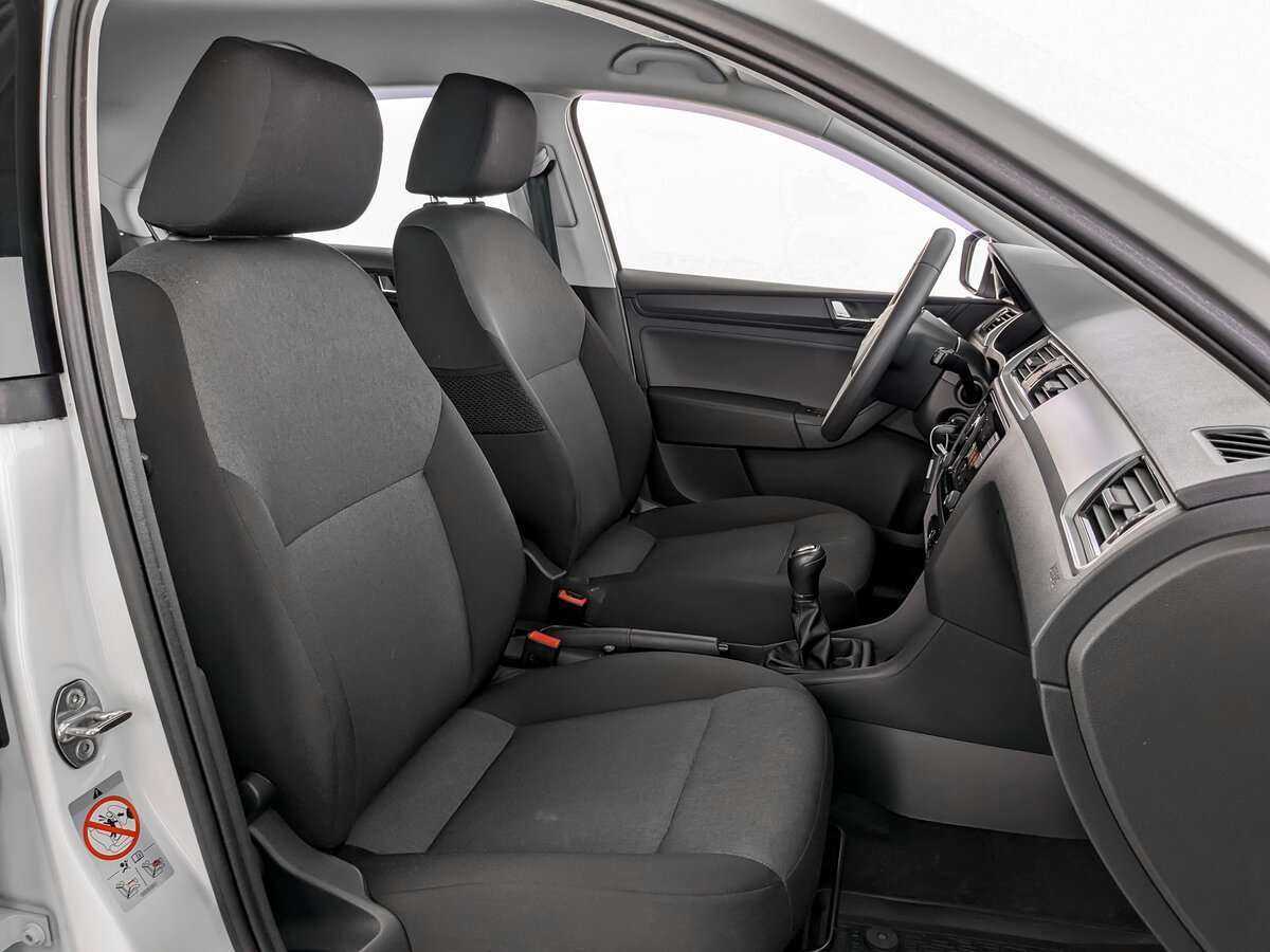 Skoda Rapid с пробегом — 2017 год. Фото: #18