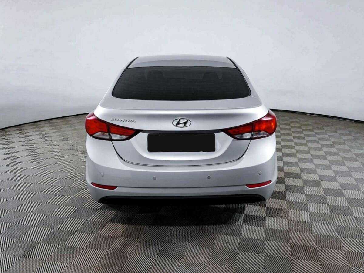 Hyundai Elantra с пробегом — 2015 год. Фото: #5