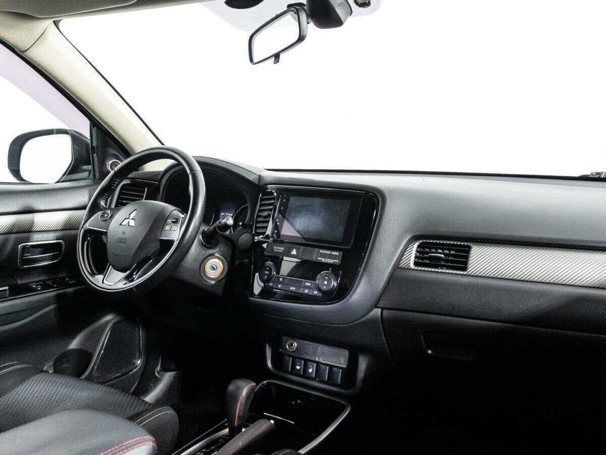 Mitsubishi Outlander с пробегом — 2017 год. Фото: #8
