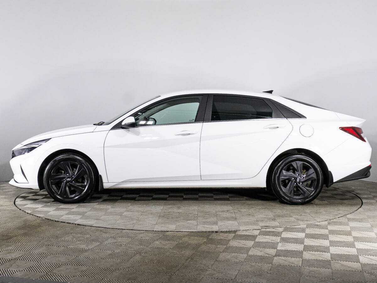 Hyundai Elantra с пробегом — 2021 год. Фото: #7