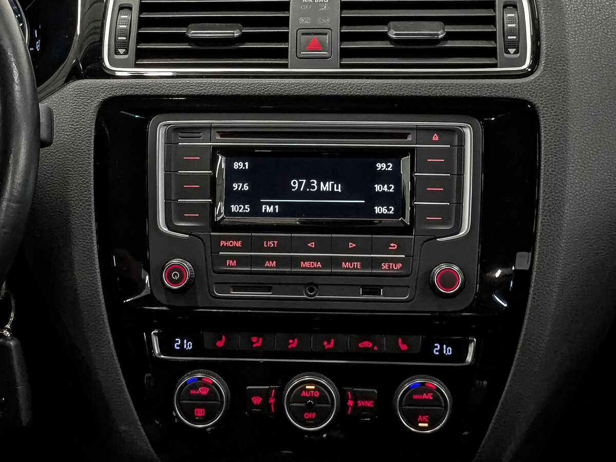 Volkswagen Jetta с пробегом — 2016 год. Фото: #16