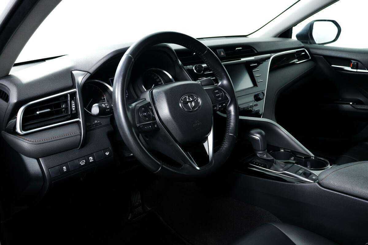 Toyota Camry с пробегом — 2019 год. Фото: #12