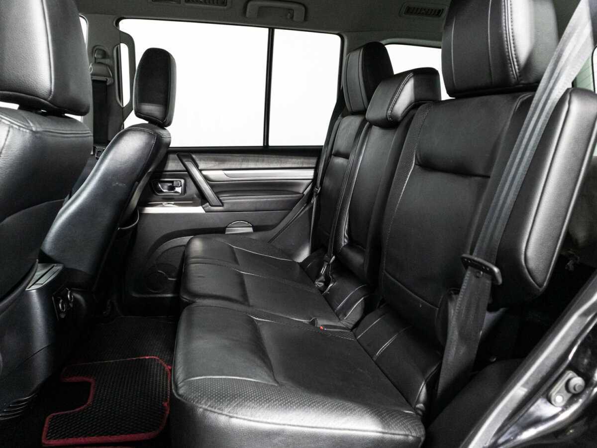 Mitsubishi Pajero с пробегом — 2012 год. Фото: #7