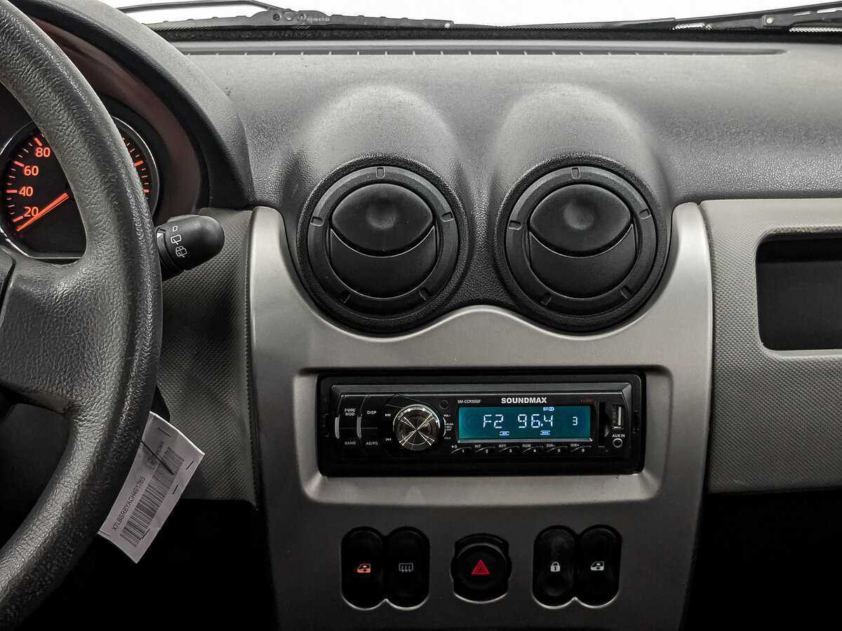 Renault Sandero с пробегом — 2012 год. Фото: #16