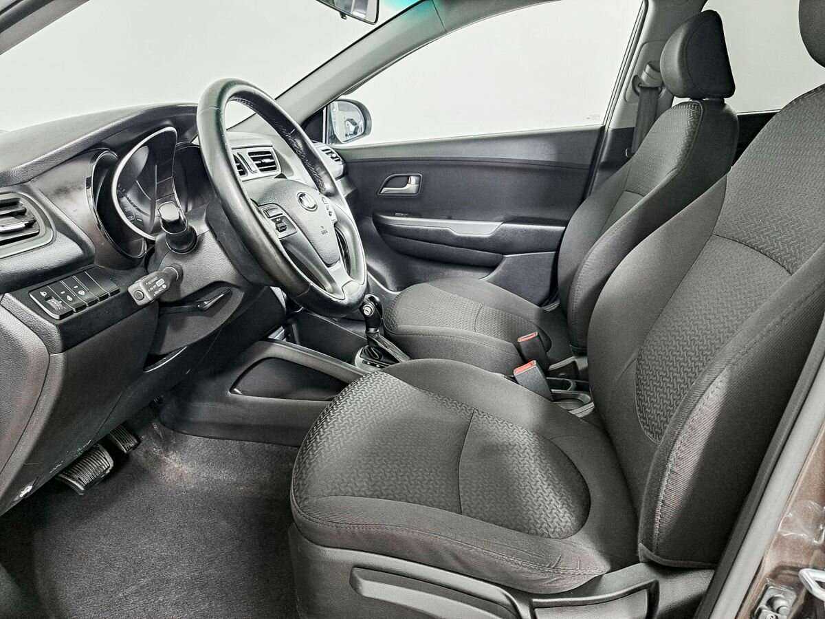Kia Rio с пробегом — 2015 год. Фото: #12