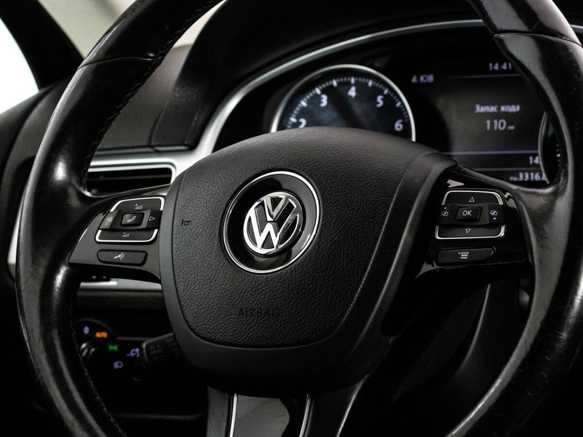 Volkswagen Touareg с пробегом — 2015 год. Фото: #11
