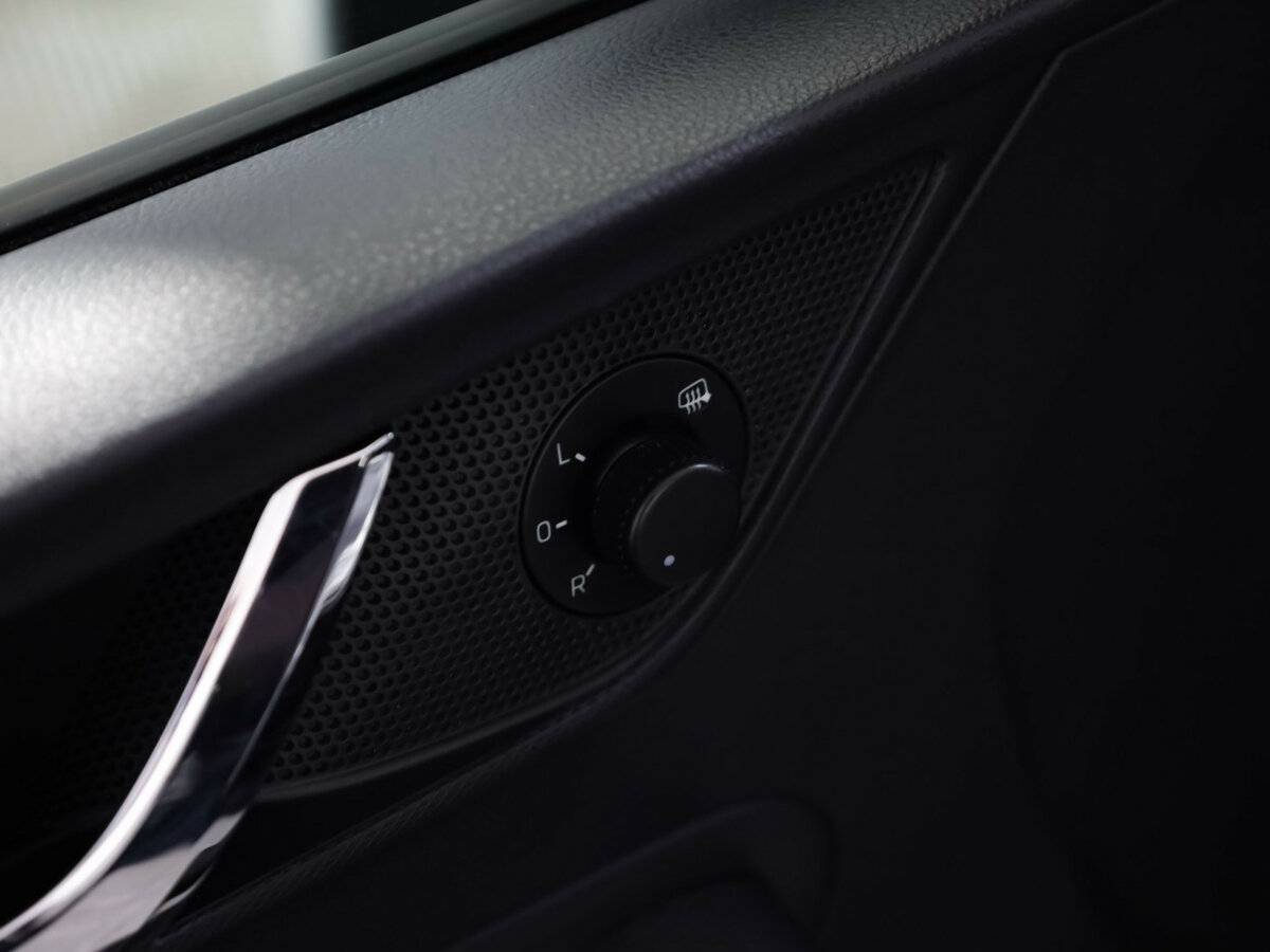 Skoda Rapid с пробегом — 2015 год. Фото: #10