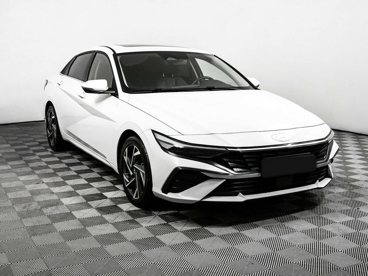 Hyundai Elantra с пробегом — 2023 год. Фото: #2