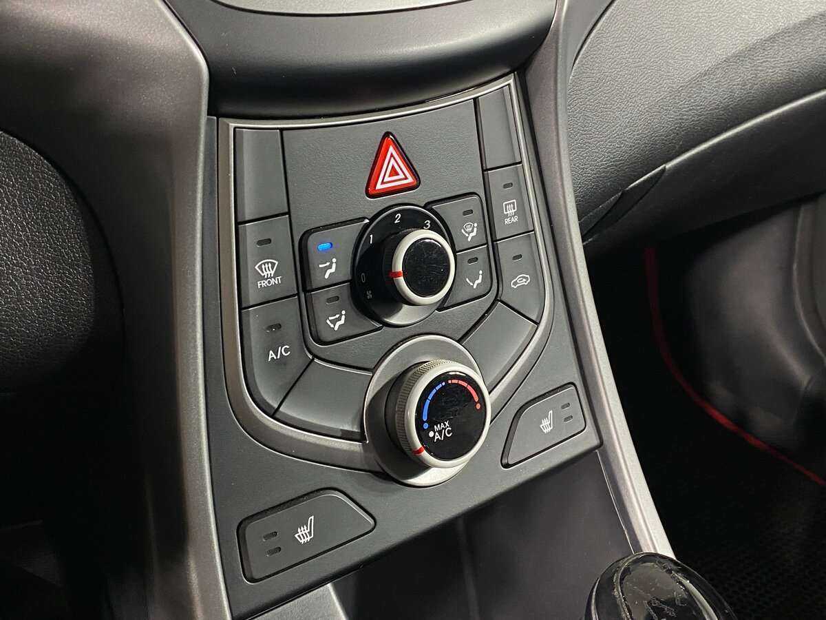 Hyundai Elantra с пробегом — 2015 год. Фото: #11