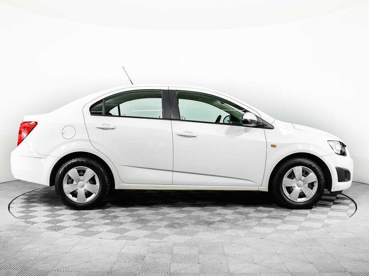 Chevrolet Aveo с пробегом — 2012 год. Фото: #3