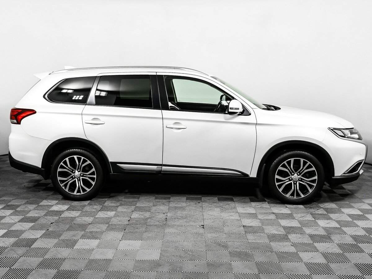 Mitsubishi Outlander с пробегом — 2017 год. Фото: #3