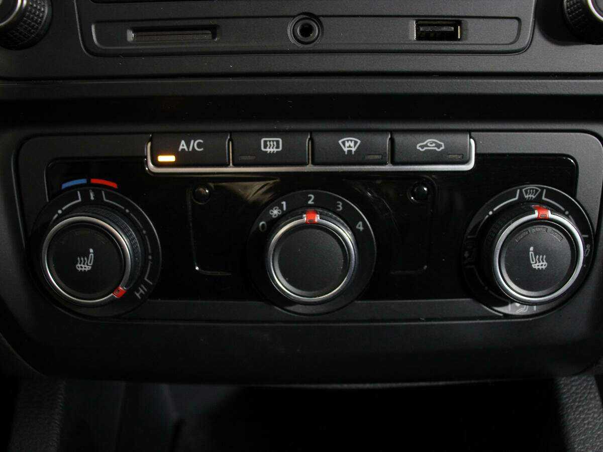 Volkswagen Jetta с пробегом — 2016 год. Фото: #15