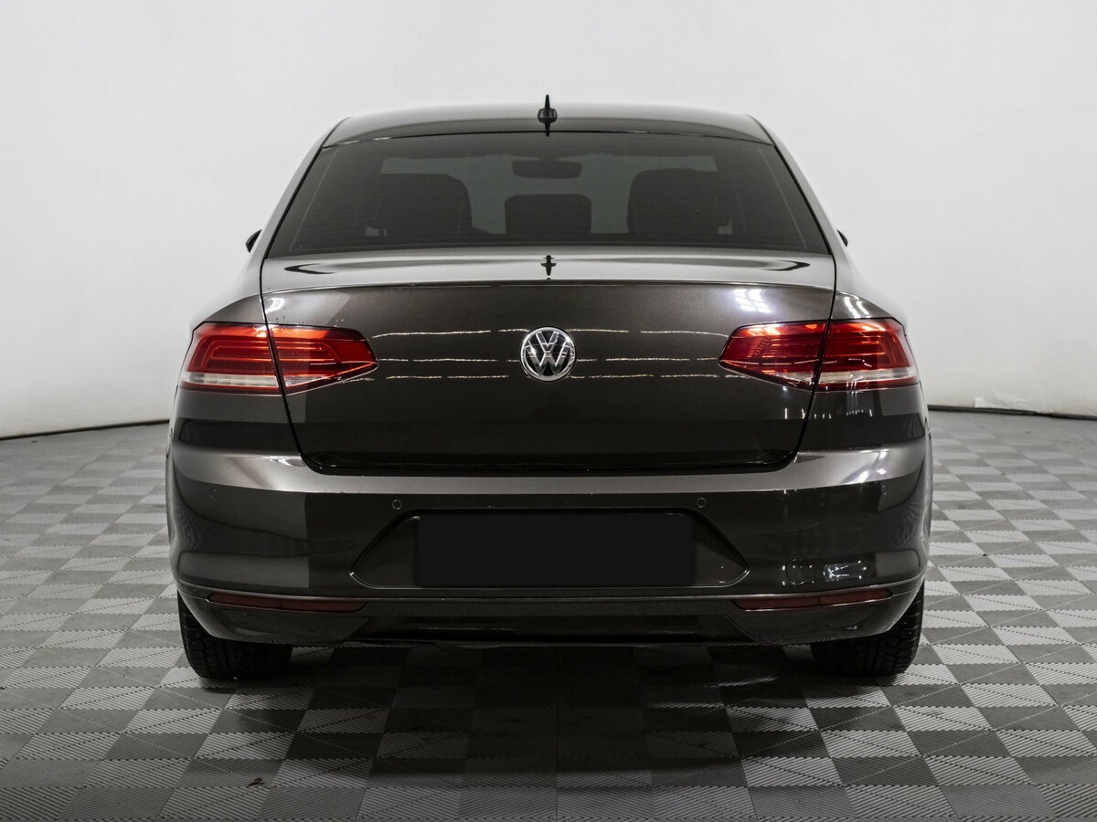 Volkswagen Passat с пробегом — 2017 год. Фото: #4