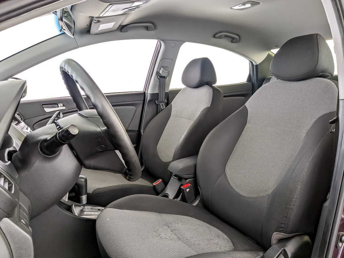 Hyundai Solaris с пробегом — 2012 год. Фото: #15