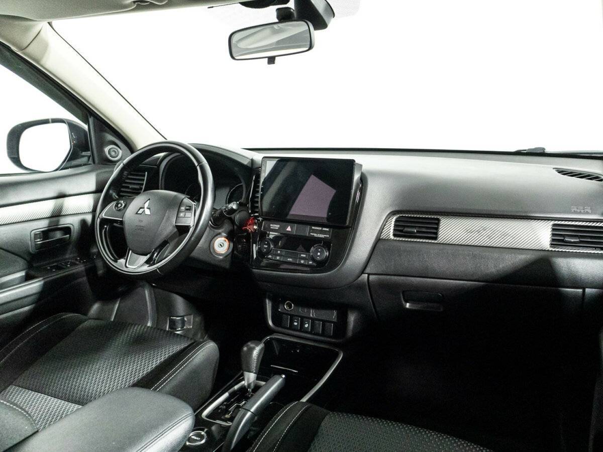 Mitsubishi Outlander с пробегом — 2017 год. Фото: #8