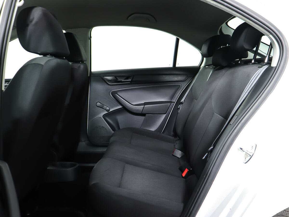 Skoda Rapid с пробегом — 2017 год. Фото: #9