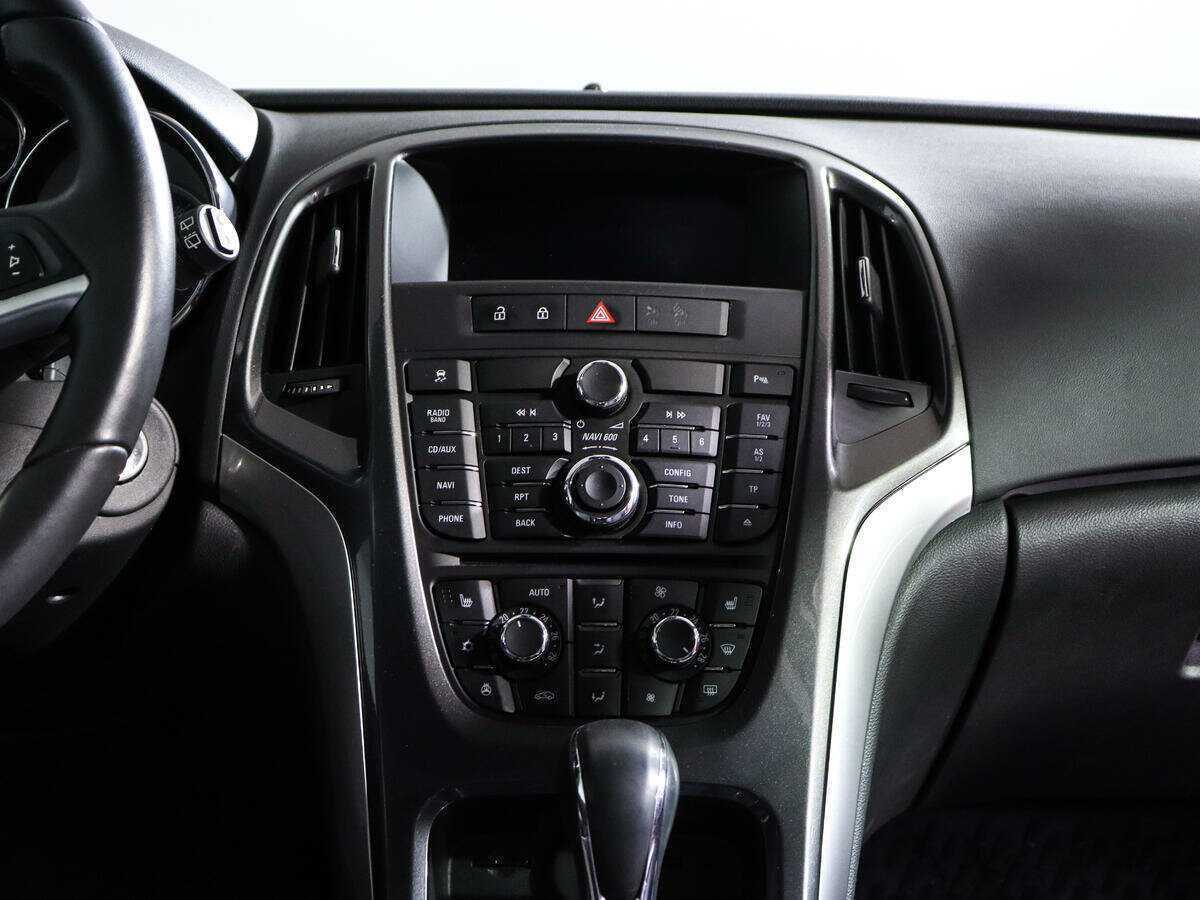Opel Astra с пробегом — 2012 год. Фото: #10