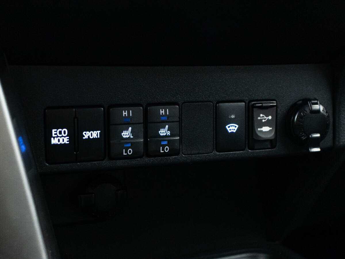 Toyota RAV4 с пробегом — 2016 год. Фото: #17