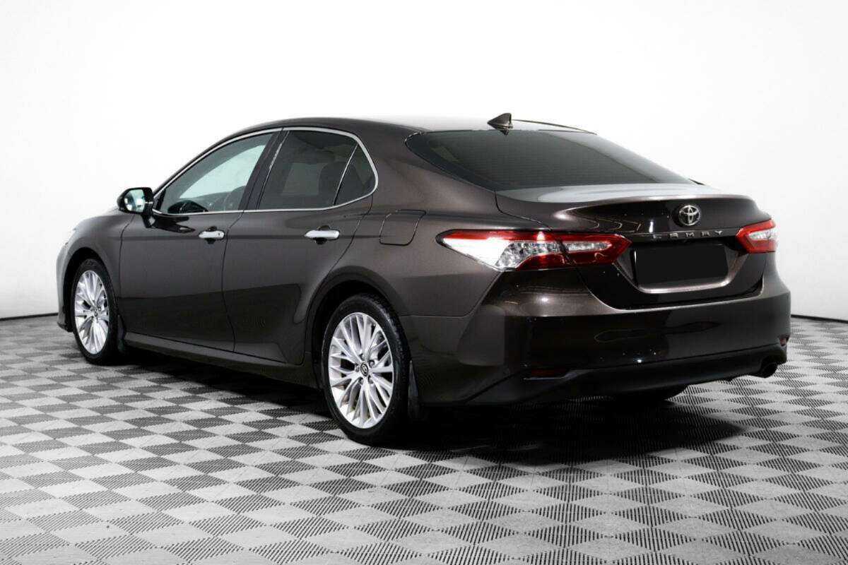 Toyota Camry с пробегом — 2019 год. Фото: #6