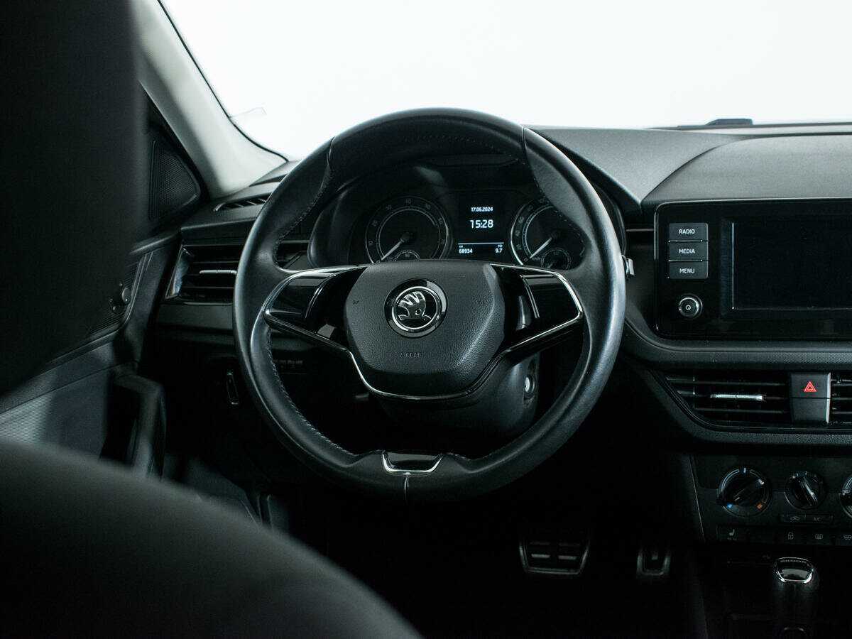 Skoda Rapid с пробегом — 2021 год. Фото: #13