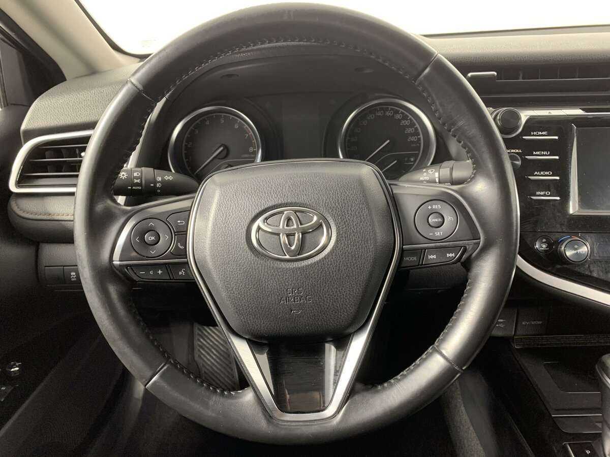 Toyota Camry с пробегом — 2020 год. Фото: #17