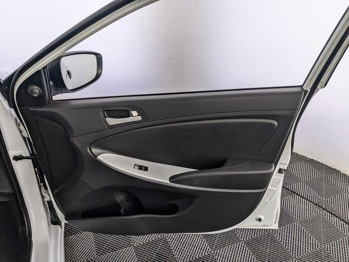 Hyundai Solaris с пробегом — 2014 год. Фото: #20