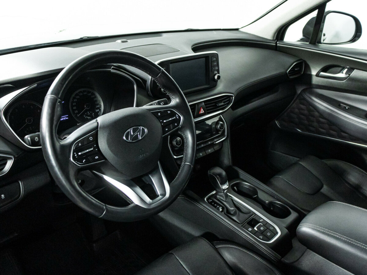 Hyundai Santa Fe с пробегом — 2018 год. Фото: #9