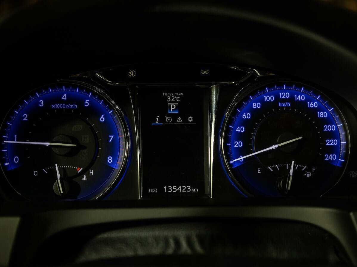 Toyota Camry с пробегом — 2017 год. Фото: #11