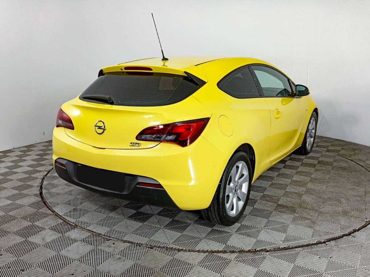 Opel Astra с пробегом — 2014 год. Фото: #3