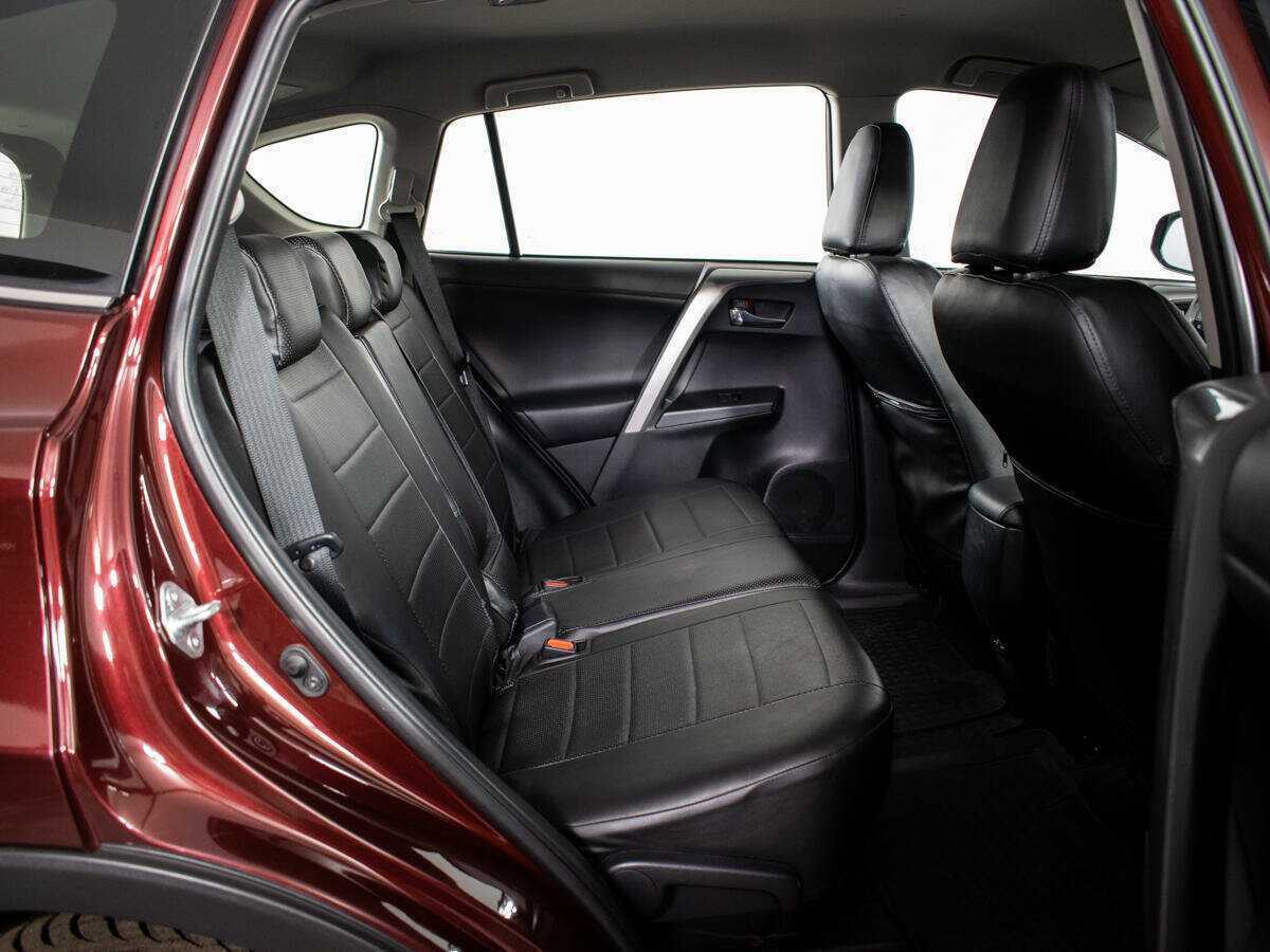 Toyota RAV4 с пробегом — 2016 год. Фото: #7