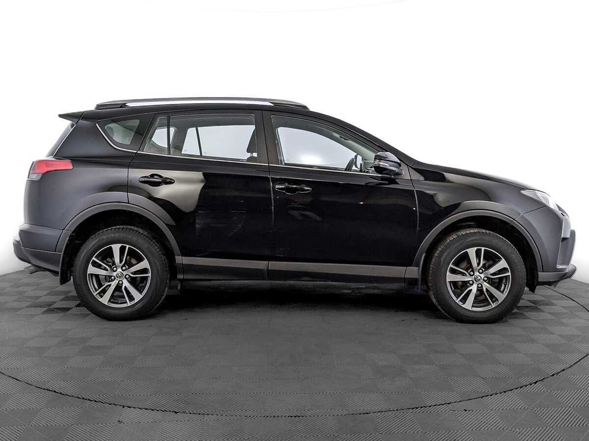 Toyota RAV4 с пробегом — 2017 год. Фото: #3