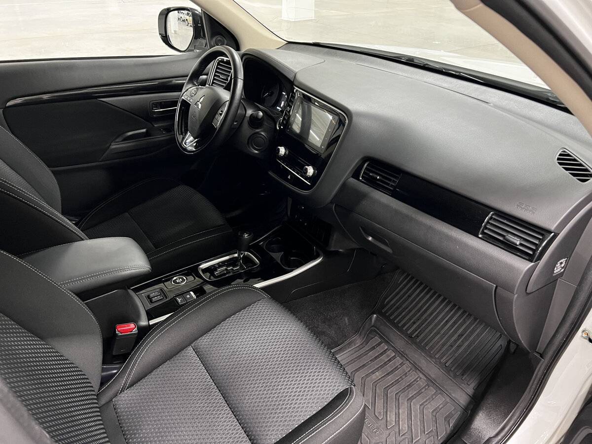 Mitsubishi Outlander с пробегом — 2021 год. Фото: #10