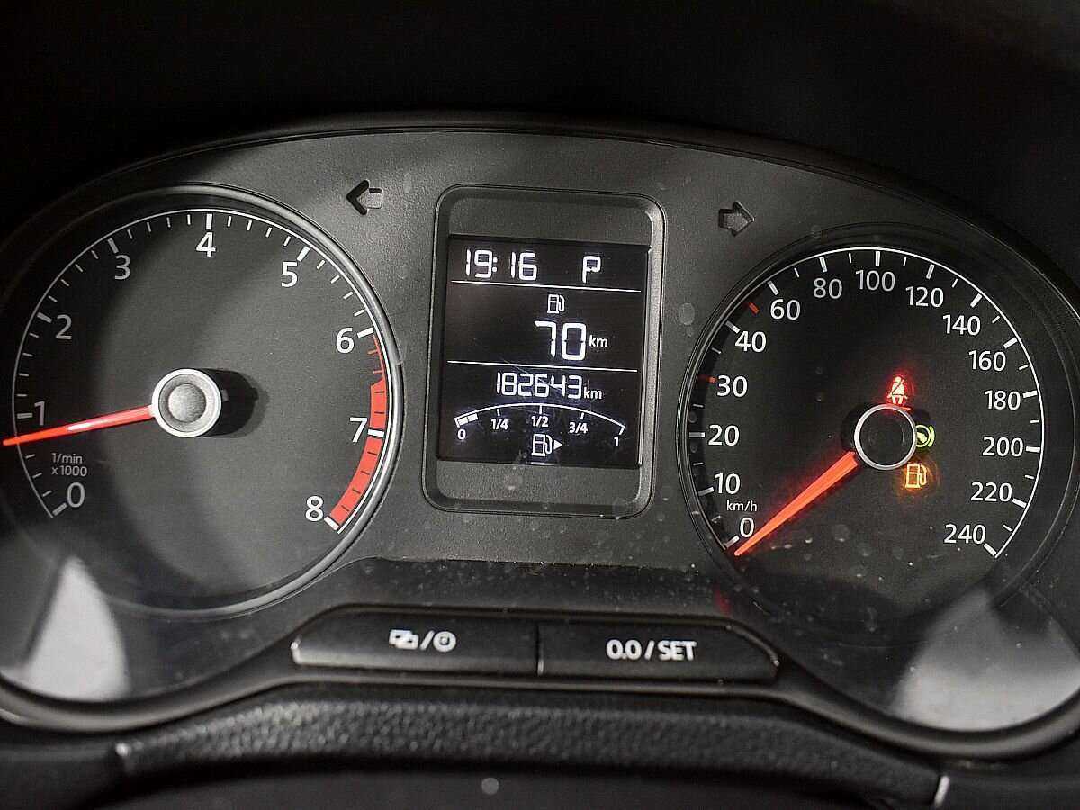 Volkswagen Polo с пробегом — 2014 год. Фото: #9