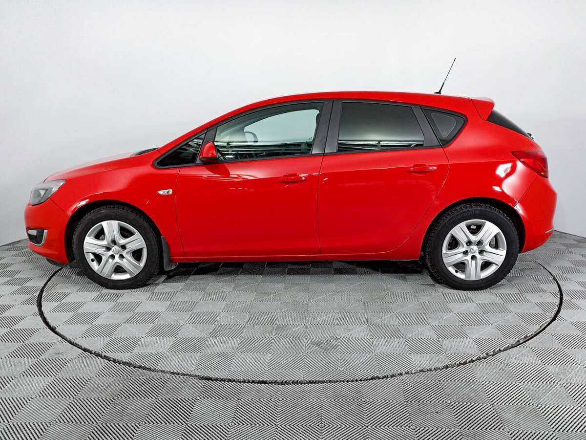 Opel Astra с пробегом — 2012 год. Фото: #6