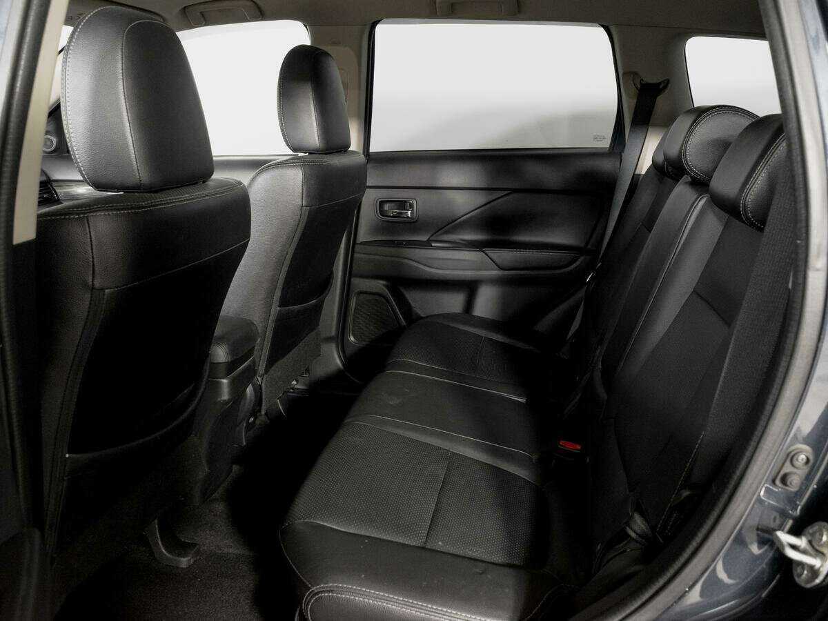 Mitsubishi Outlander с пробегом — 2017 год. Фото: #8