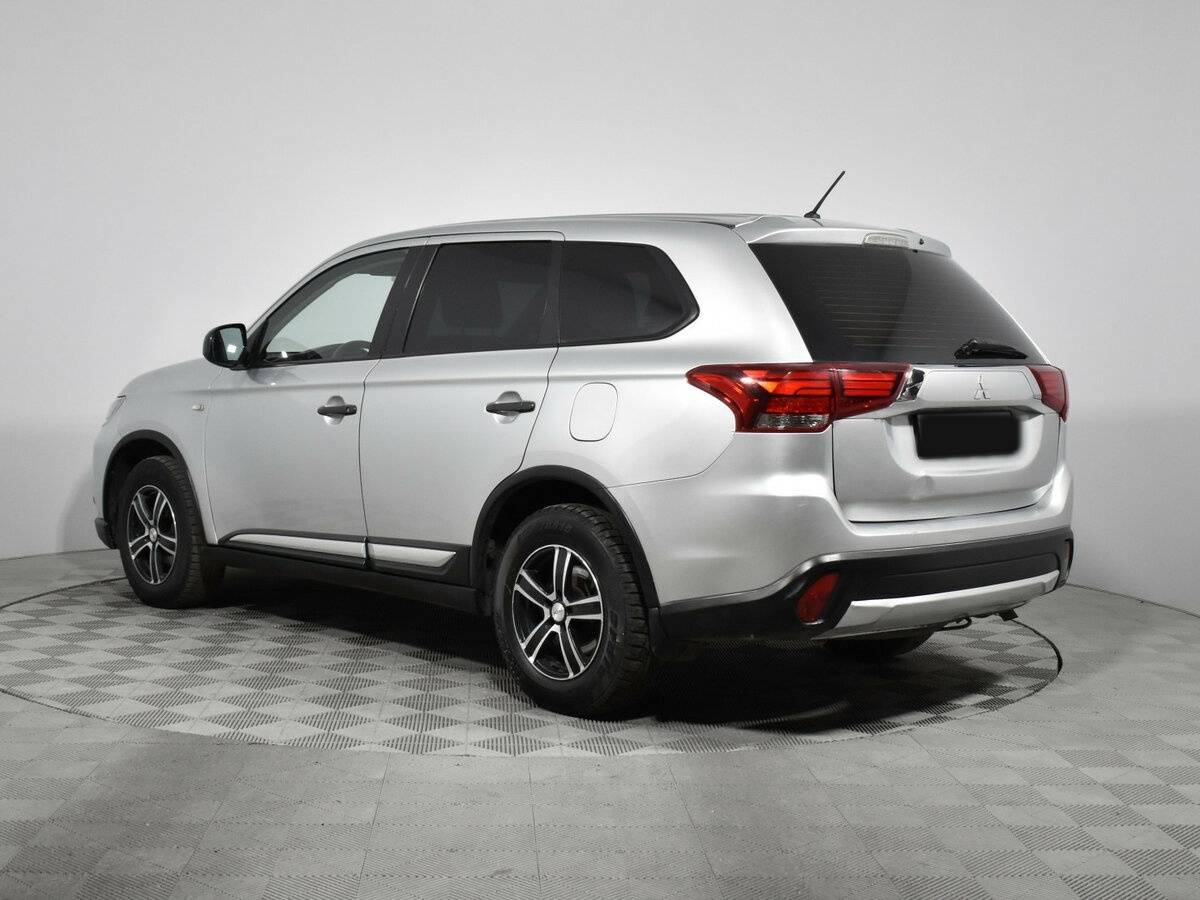 Mitsubishi Outlander с пробегом — 2015 год. Фото: #6