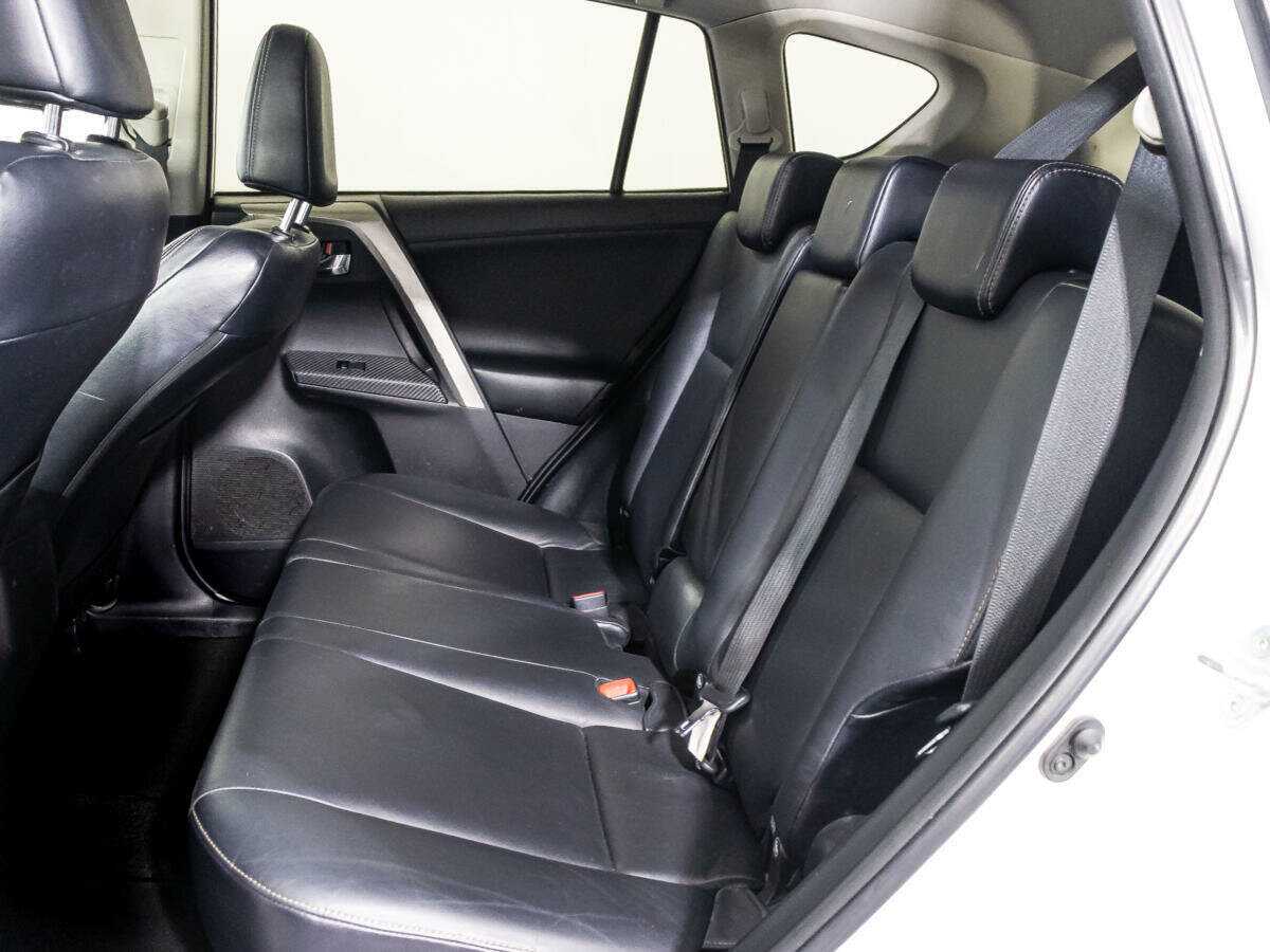 Toyota RAV4 с пробегом — 2013 год. Фото: #9