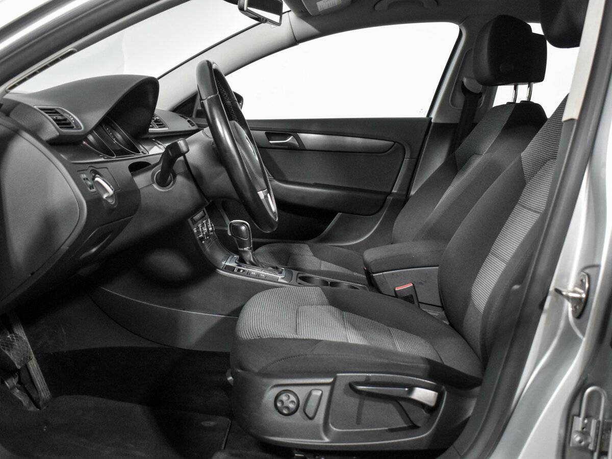 Volkswagen Passat с пробегом — 2012 год. Фото: #10